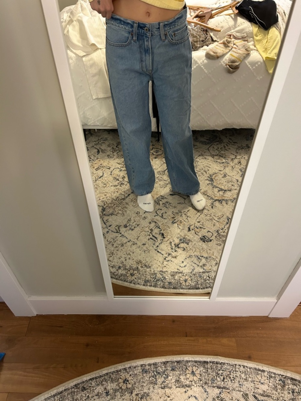 Abercrombie & Fitch Women's Straight Leg Jeans - Medium Blue Wash - Picture 4 of 4